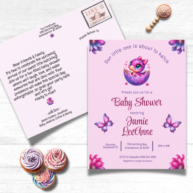 Postal Baby Shower de dinosaurios rosados que pron (Hatching Soon Pink Dinosaur Baby Shower Postcard Invitation)