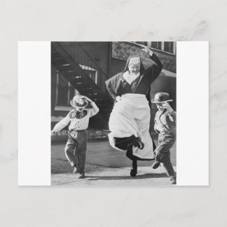 Postal Bailando el día ausente