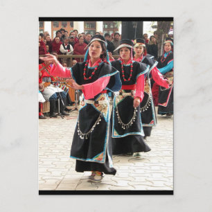 Postal Bailarines tibetanos traje tradicional