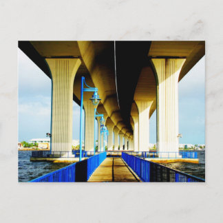 Postal Bajo luces azules puente y foto de pasarela