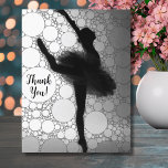 Postal Ballet Bailarina de Baile Blanco Negro<br><div class="desc">La bailarina clásica se ve igual de elegante en esta impresión abstracta moderna. Los círculos negros y blancos forman la silueta de esta bailarina de ballet con tutú. Perfecto para las bailarinas en tu vida, profesoras de baile o aquellas que simplemente aman el ballet. ¡Cambia todo el texto para adaptarlo...</div>