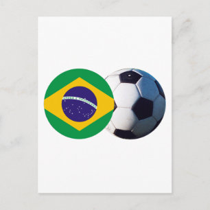 Postal Balón de fútbol y bandera de Brasil el Zazzle del 