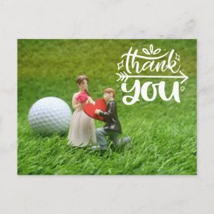 Postal Balón de golf y tee en Boda de césped verde