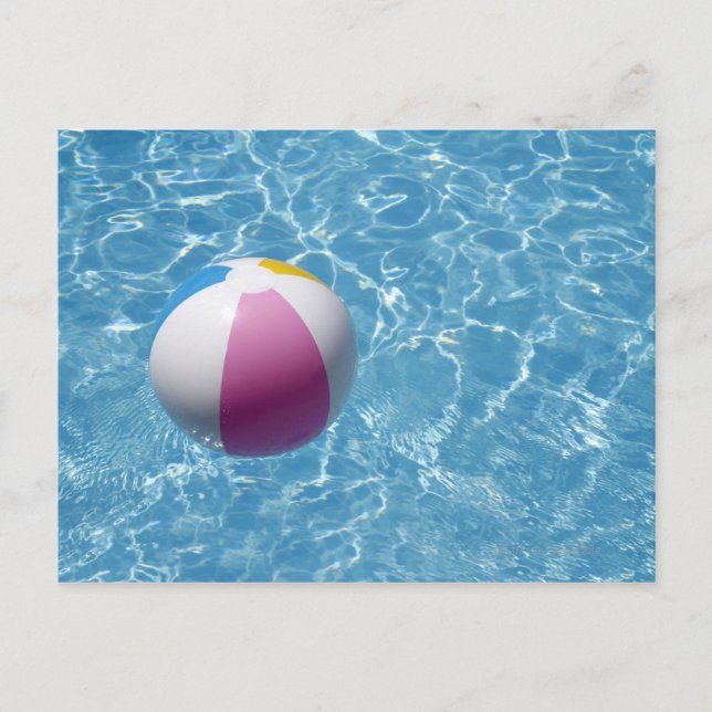 Postal Balón de playa en la piscina (Anverso)