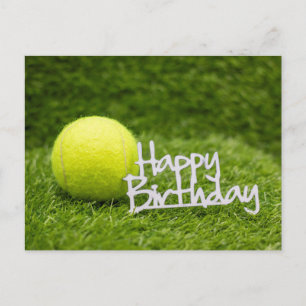Postal Baloncesto de tenis con feliz cumpleaños en un pos