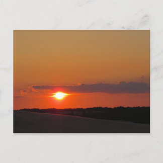 Postal Bancos exteriores al atardecer