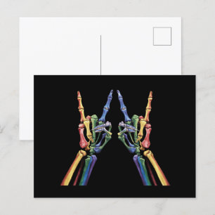 Postal Bandera arcoiris de Skeleton Rock Hand LGBTQ Guay 