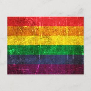 Postal Bandera arcoiris del orgullo gay chamuscada y gast