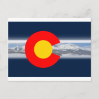Bandera de Colorado con montañas