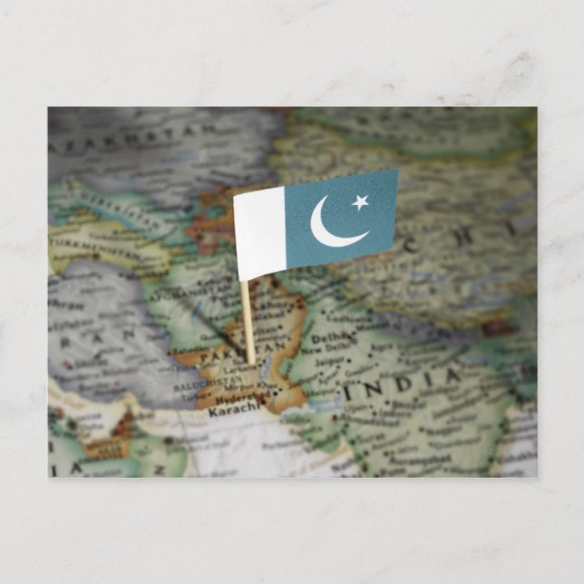 Postal Bandera de Pakistán en el mapa (Anverso)