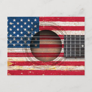 Postal Bandera estadounidense en la vieja guitarra acústi