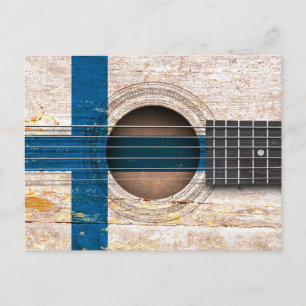 Postal Bandera finlandesa sobre la vieja guitarra acústic