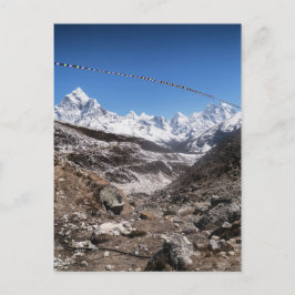Postal Banderas de oración y montañas de nieve (Himalayas