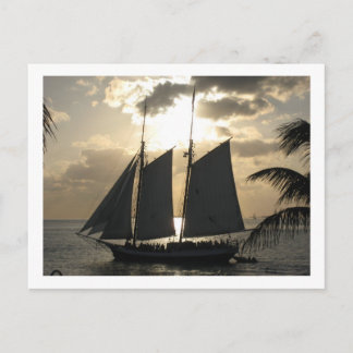 Postal Barco de vela al atardecer