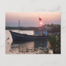 Postal Barco en río al atardecer, Hoi An, Vietnam