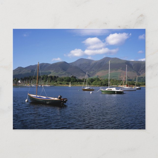 Postal Barcos de vela y Skiddaw Cumbria Inglaterra (Anverso)