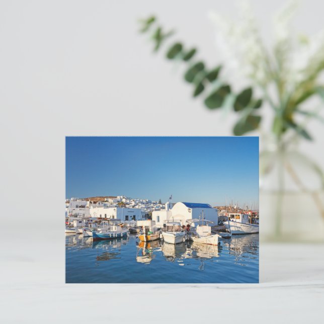 Postal Barcos en el puerto de Naousa en la isla de Paros, (Anverso de pie)