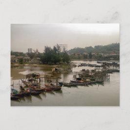 Postal Barcos en la aldea pesquera vietnamita