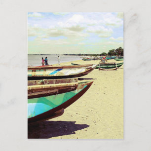 Postal Barcos en la playa tropical