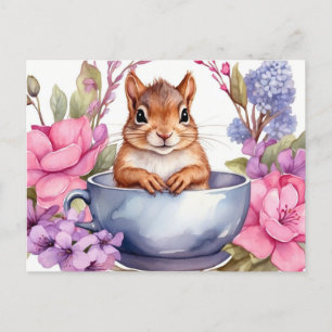 Postal Bebé ardilla en la taza de té con flores 