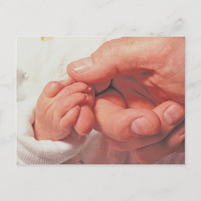 Postal bebé en manos de papá (Anverso)