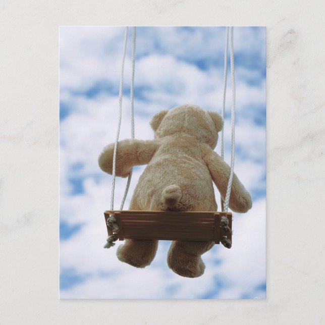 Postal Beertje op schommel met bewolkte blauwe lucht. (Anverso)