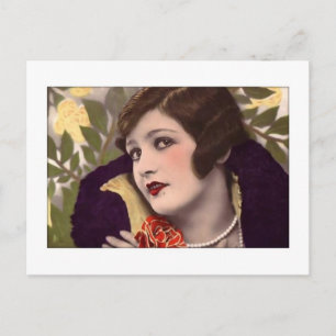Postal Belleza victoriana con abrigo morado