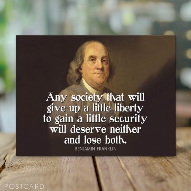 Postal Ben Franklin: Cualquier sociedad que renuncie a... (Custom Postcard)