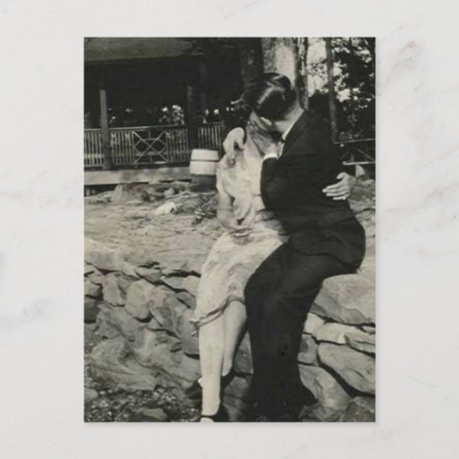 Postal Besándose en la pared de piedra (Anverso)