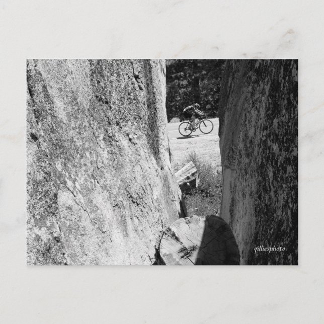 Postal Bicicleta a través del granito B&W (Anverso)