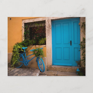 Postal Bicicleta azul y puerta en verano