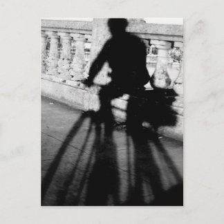 Postal Bicyclist en el puente de Burnside, Portland,