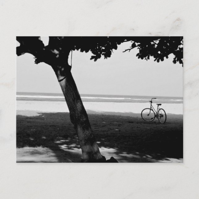 Postal Bicyle en una playa (Anverso)