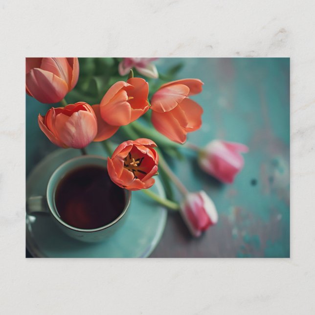 Postal Blaue Kaffeetasse umringt von bunten Tulpen (Anverso)