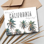 Postal Boda de destino de California Guardar la fecha<br><div class="desc">Esta tarjeta postal Save the Date de la boda de destino de California captura la esencia del encanto del estado de oro, con un vibrante diseño de palmeras que invita a sus seres queridos a unirse a usted en el viaje hacia el amor eterno. La parte delantera de la postal...</div>