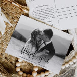 Postal Boda de escritura caligráfica moderna. Gracias<br><div class="desc">Este Boda de escritura de caligrafía moderna Photo You Postcard presenta su foto boda completa,  con sobreimpresión de escritura caligráfica. Personalizar su boda especial le agradece en la parte posterior,  o quítelo para dejar la parte posterior en blanco por su mensaje de agradecimiento escrito a mano.</div>
