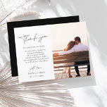 Postal Boda de fotos simple con escritura negra gracias<br><div class="desc">Simple Boda de fotos con escritura negra gracias tarjetas - Elegancia moderna con tipografía personalizada. Captura la esencia de tu historia de amor con nuestras elegantes tarjetas de agradecimiento de boda que presentan un diseño minimalista con una encantadora espalda negra polvorienta. Añade un toque personal a tu celebración incorporando tu...</div>