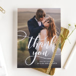Postal Boda fotográfico completo de guiones caprichosos g<br><div class="desc">Esta elegante postal de agradecimiento destaca tu foto emparejándola con un caprichoso y romántico guión moderno de caligrafía. Simplemente agrega tus fotos y los detalles de tu gran día usando la plantilla proporcionada. Visita nuestra tienda para ver más diseños como este</div>
