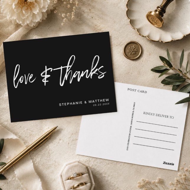 Postal Boda moderna en negro y blanco de amor y agradecim (Send a sophisticated and budget-friendly note of appreciation with this modern black thank you)