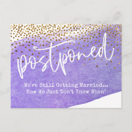 Postal Boda pospuesto de Confetti y color púrpura