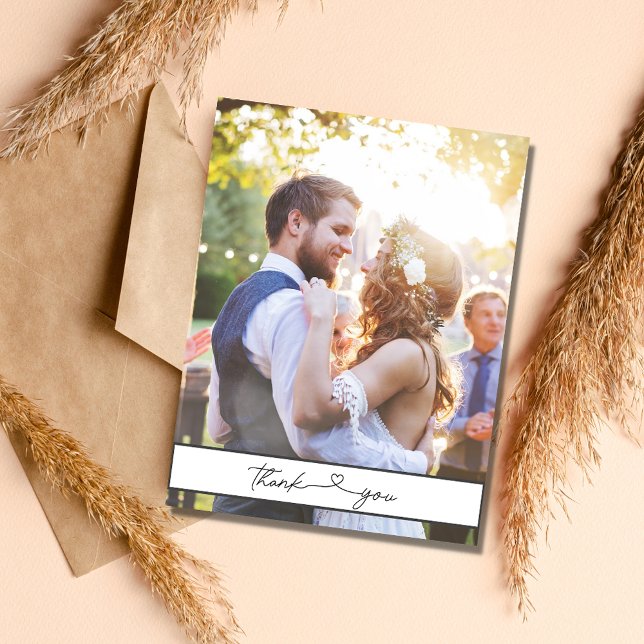Postal Boda simple de guiones fotográficos (Simple Script Photo Wedding Budget Thank You Postcard)