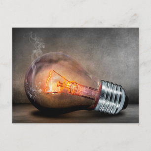 Postal Bombilla brillante de luz, foto de humo de vidrio 