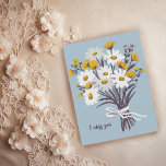 Postal Bonito Daisy Bouquet TE ECHO DE MENOS, dulce PERSO<br><div class="desc">Personalizar esta tarjeta cambiando el texto,  el tipo de letra,  los colores y añadiendo tu propio texto en la parte posterior! ¡Revisa mi tienda para más!</div>