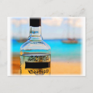 Postal Botella de ron en la playa