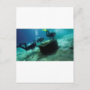 Postal Buceadores submarinos Scuba con cofre de tesoros