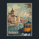 Postal Budapest vintage<br><div class="desc">Trasladarse al encantador paisaje urbano de Budapest con nuestra tarjeta postal de época. Con el icónico río Danubio serpenteando por el corazón de la ciudad y un encantador tranvía que atraviesa sus calles históricas, esta postal captura la belleza intemporal de Budapest. Sumérgete en la nostalgia de una época pasada mientras...</div>