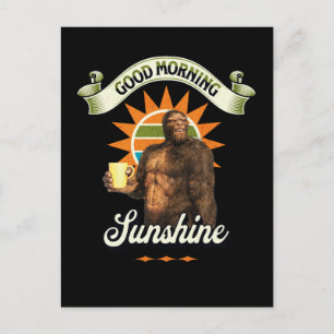 Postal Buenos Días Sol Bigfoot Bebiendo Café