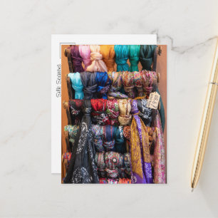 Postal Bufandas de seda coloridas, moda vibrante del merc