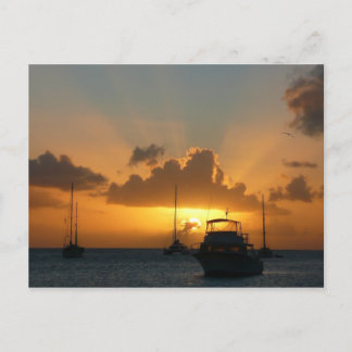 Postal Buques y el atardecer en la costa tropical