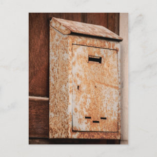 Postal Buzón oxidado al aire libre